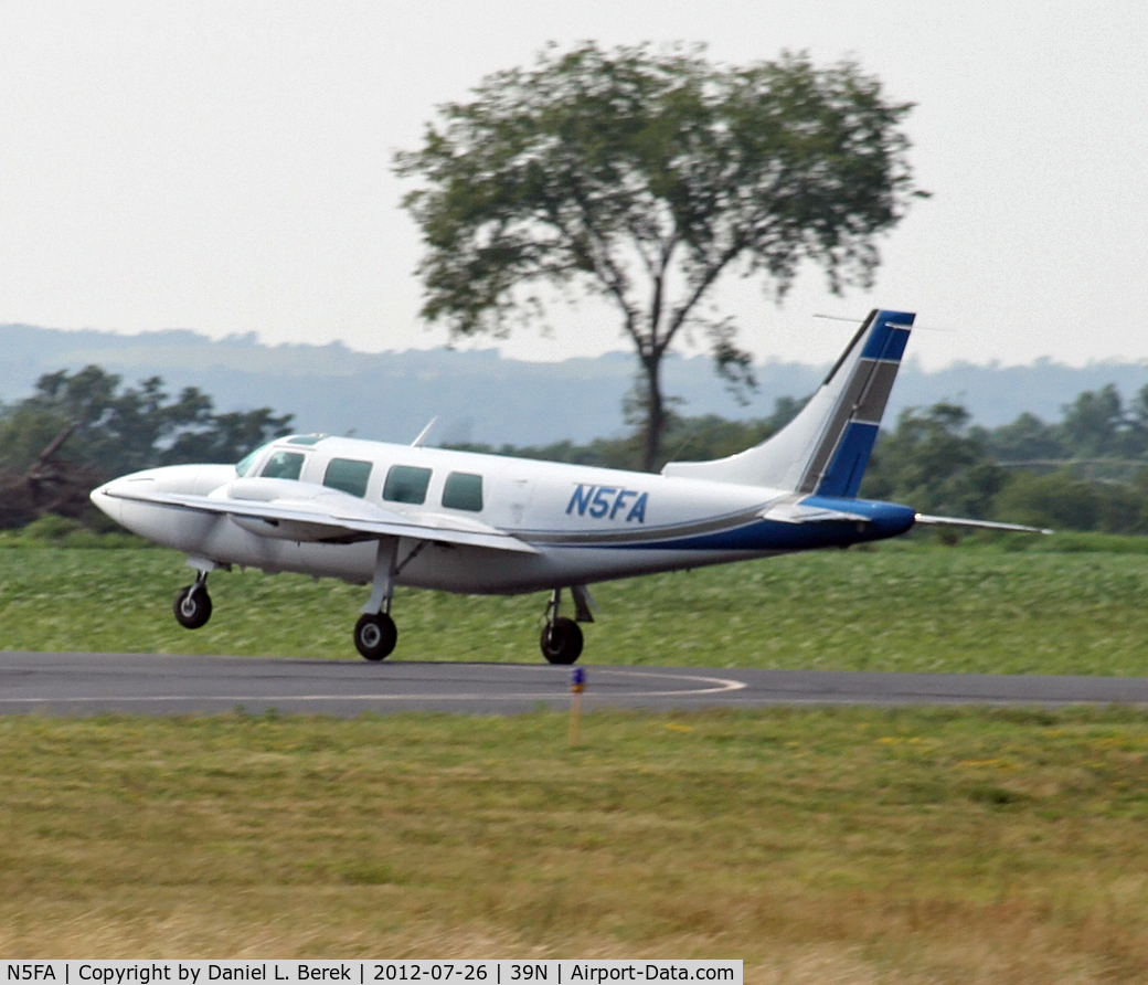 N5FA, Smith Aerostar 600 C/N 600310115, An Aerostar unsticks, reaches for the sky for her return journey to Pennsylvania.
