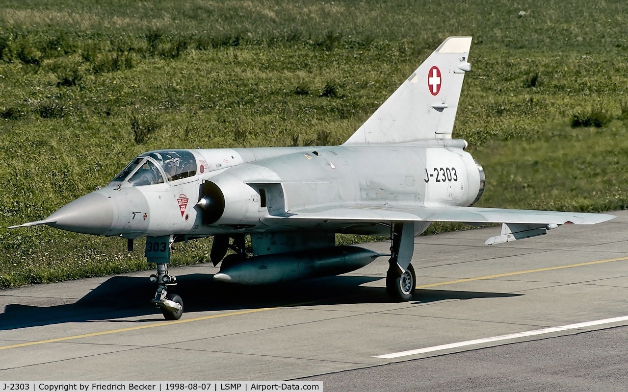 J-2303, Dassault (F+W Emmen) Mirage IIIS C/N 993, taxying to the active