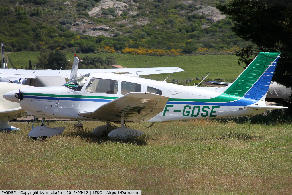F-GDSE, Piper PA-28-181 C/N 28-7790451, Parked