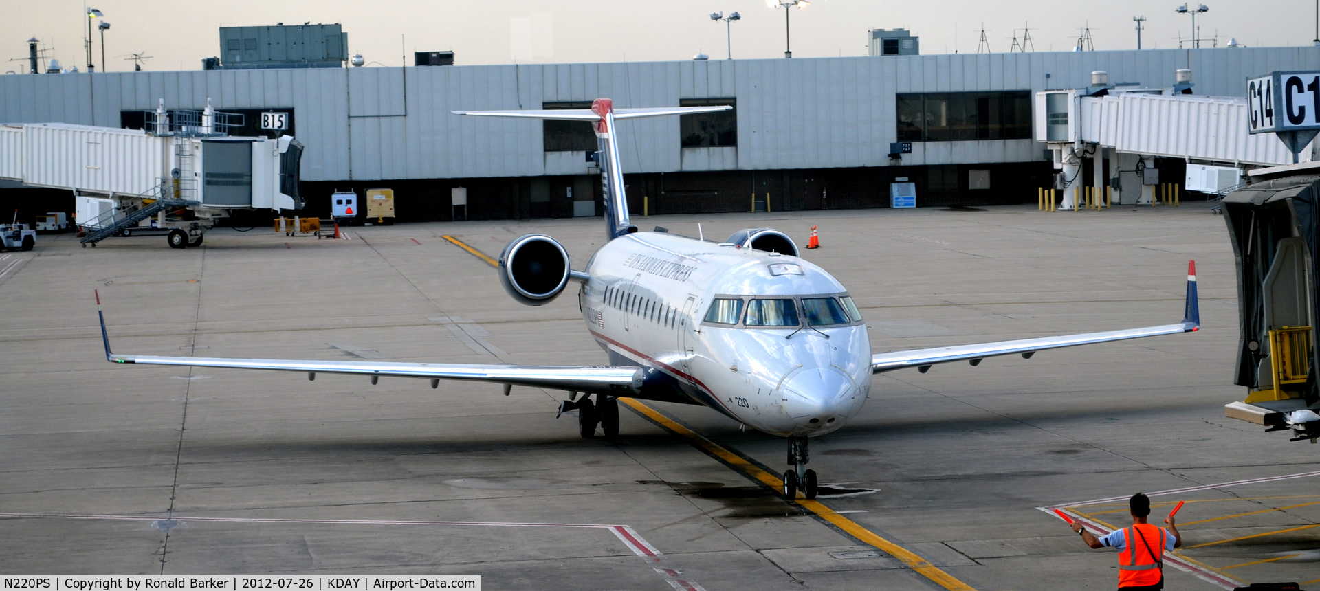 N220PS, Bombardier CRJ-200ER (CL-600-2B19) C/N 7887, Dayton