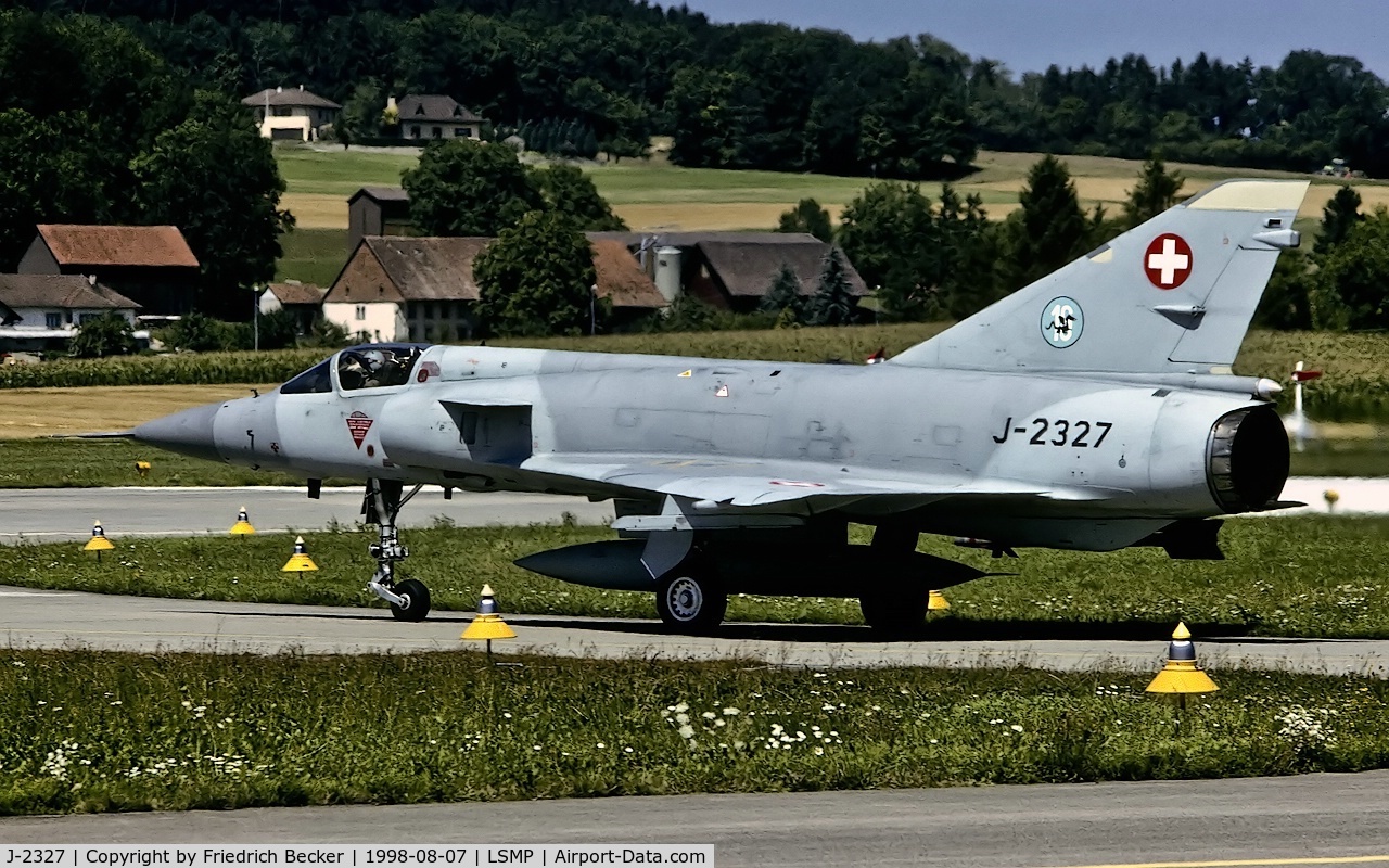 J-2327, Dassault (F+W Emmen) Mirage IIIS C/N 17-26-125/1017, holding point at Payerne AB