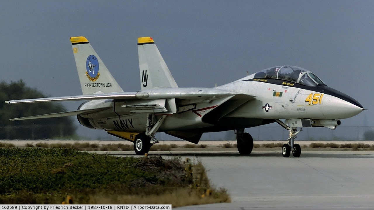 162589, Grumman F-14A Tomcat C/N 511, taxying back to the flightline