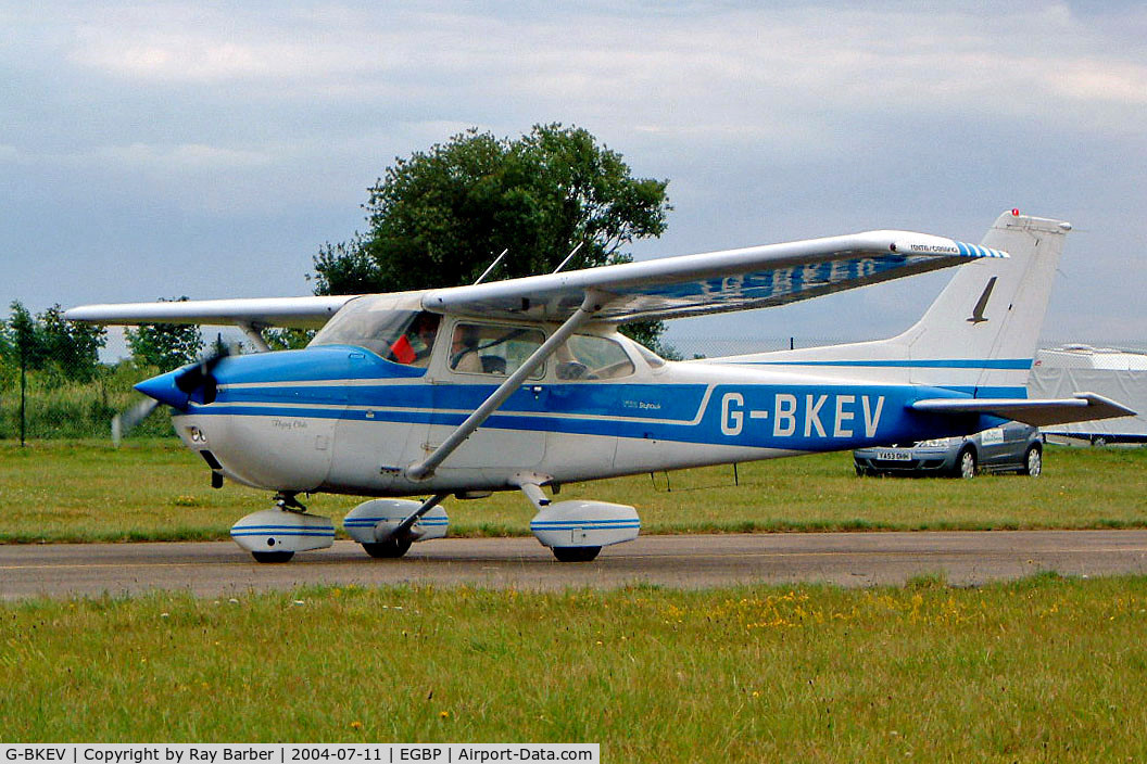 G-BKEV, 1976 Reims F172M Skyhawk Skyhawk C/N 1443, R/Cessna F.172M Skyhawk [1443] Kemble~G 11/07/2004