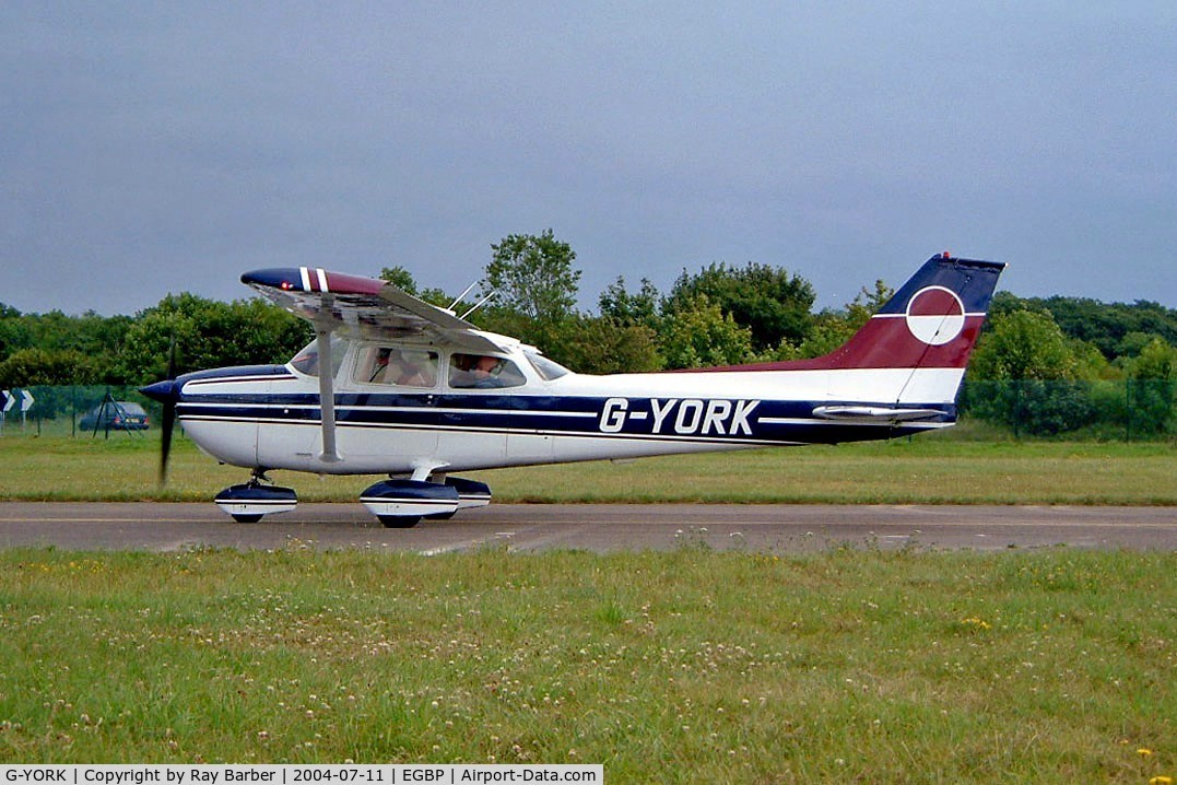G-YORK, 1975 Reims F172M Skyhawk Skyhawk C/N 1354, R/Cessna F.172M Skyhawk [1354] Kemble~G 11/07/2004