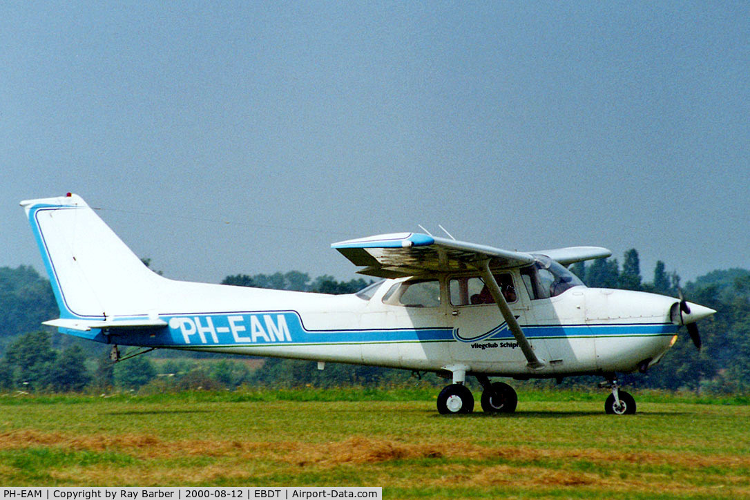 PH-EAM, 1977 Reims F172N Skyhawk C/N 1602, R/Cessna F.172N Skyhawk [1602] Schaffen-Diest~OO 12/08/2000