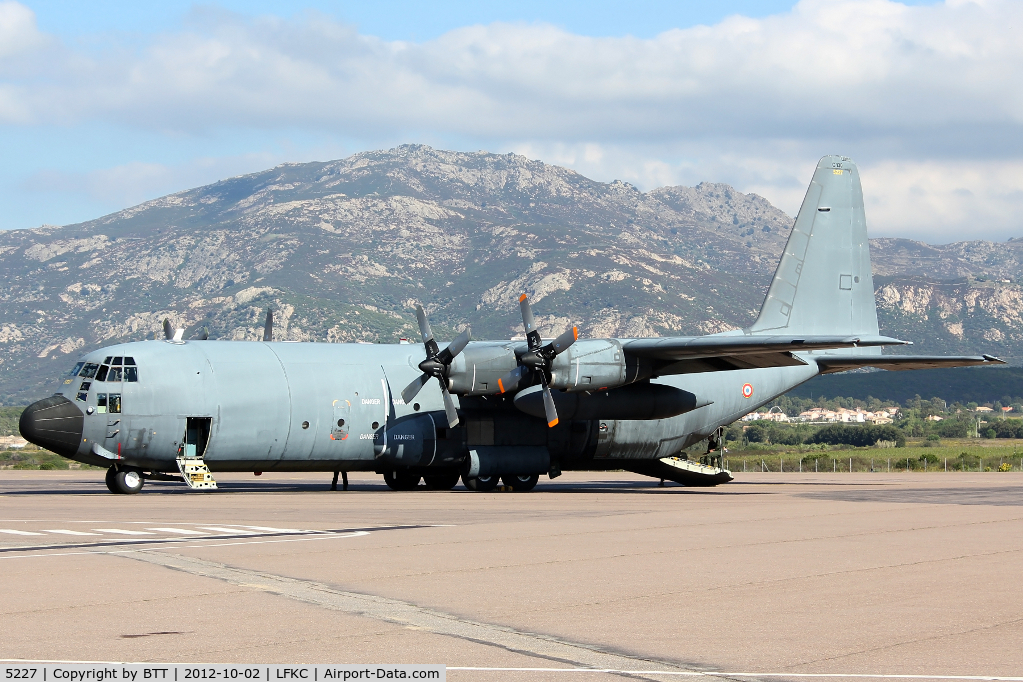 5227, Lockheed C-130H Hercules C/N 382-5227, Parked