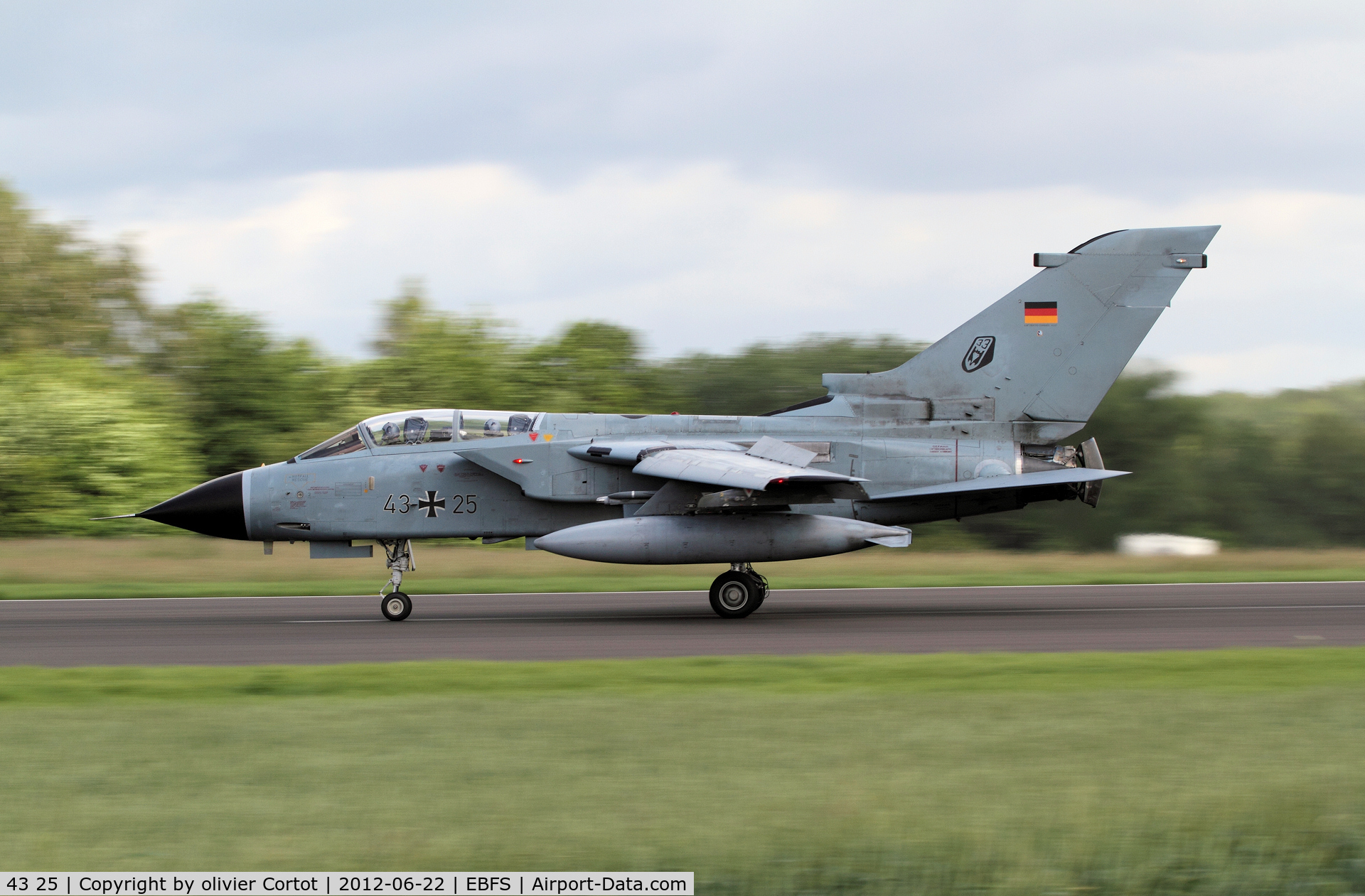 43 25, Panavia Tornado IDS C/N 062/GS008/4025, landing at Florennes AB