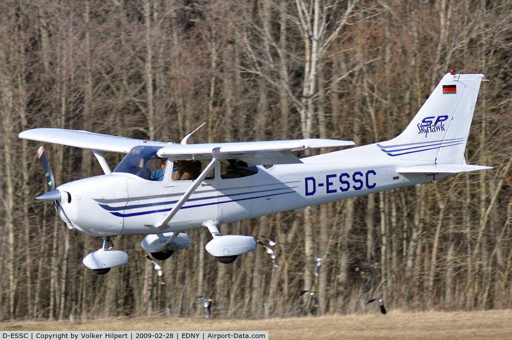 D-ESSC, Cessna 172S C/N 172S9538, at fdh