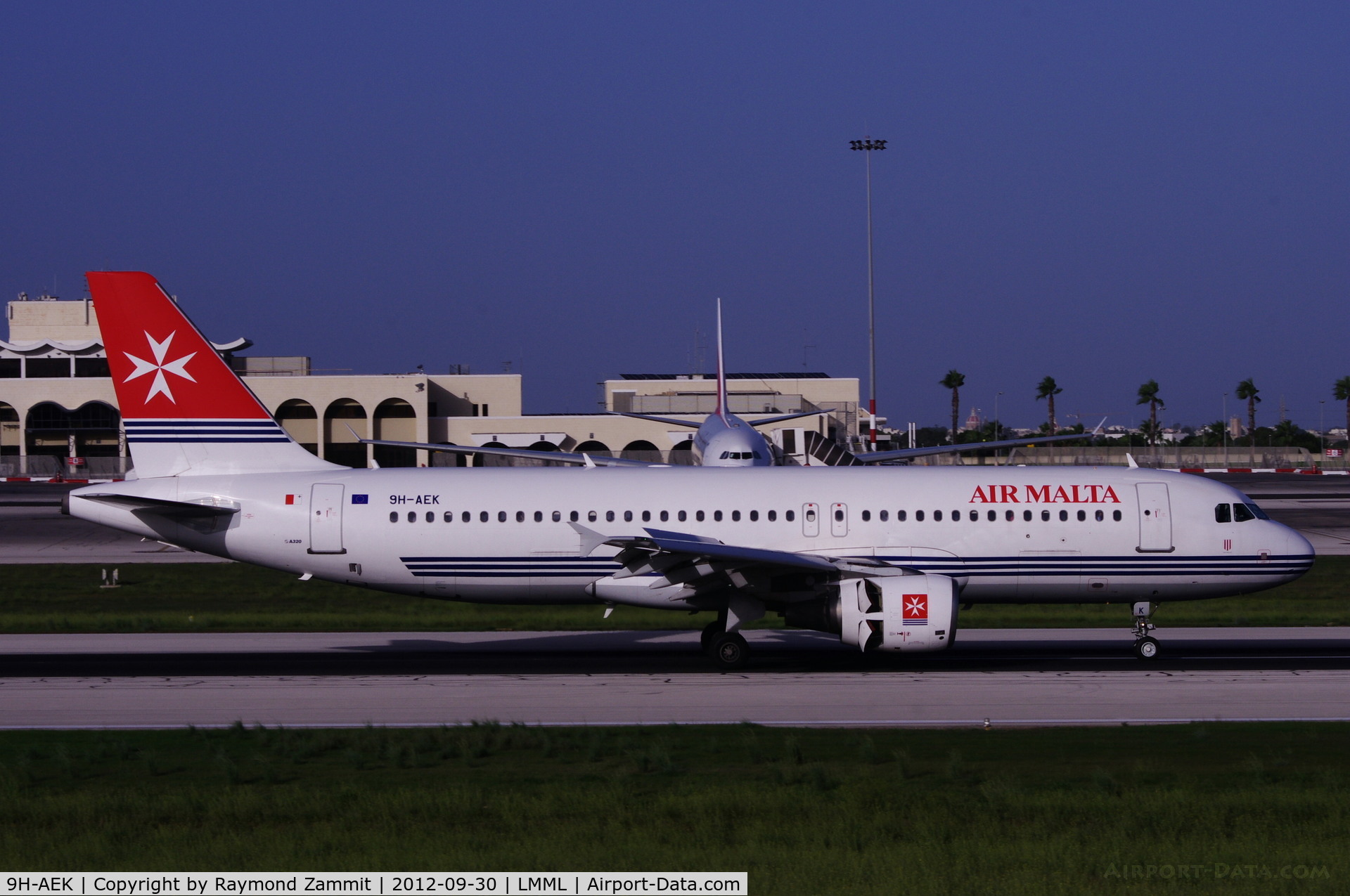 9H-AEK, 2004 Airbus A320-211 C/N 2291, A320 9H-AEK Air Malta
