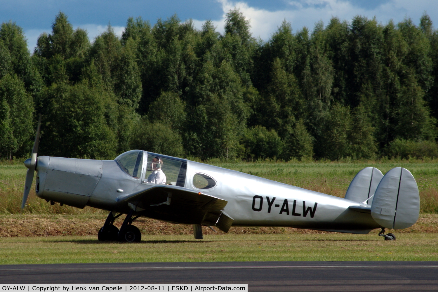OY-ALW, 1946 Miles M.28 Mercury 6 C/N 6268, Danish Miles Mercury landing at Dala-Järna airfield, Sweden. This is the 6th and final of the type built and the only airworthy one left, part of the Danish Collection of Vintage Aircraft.