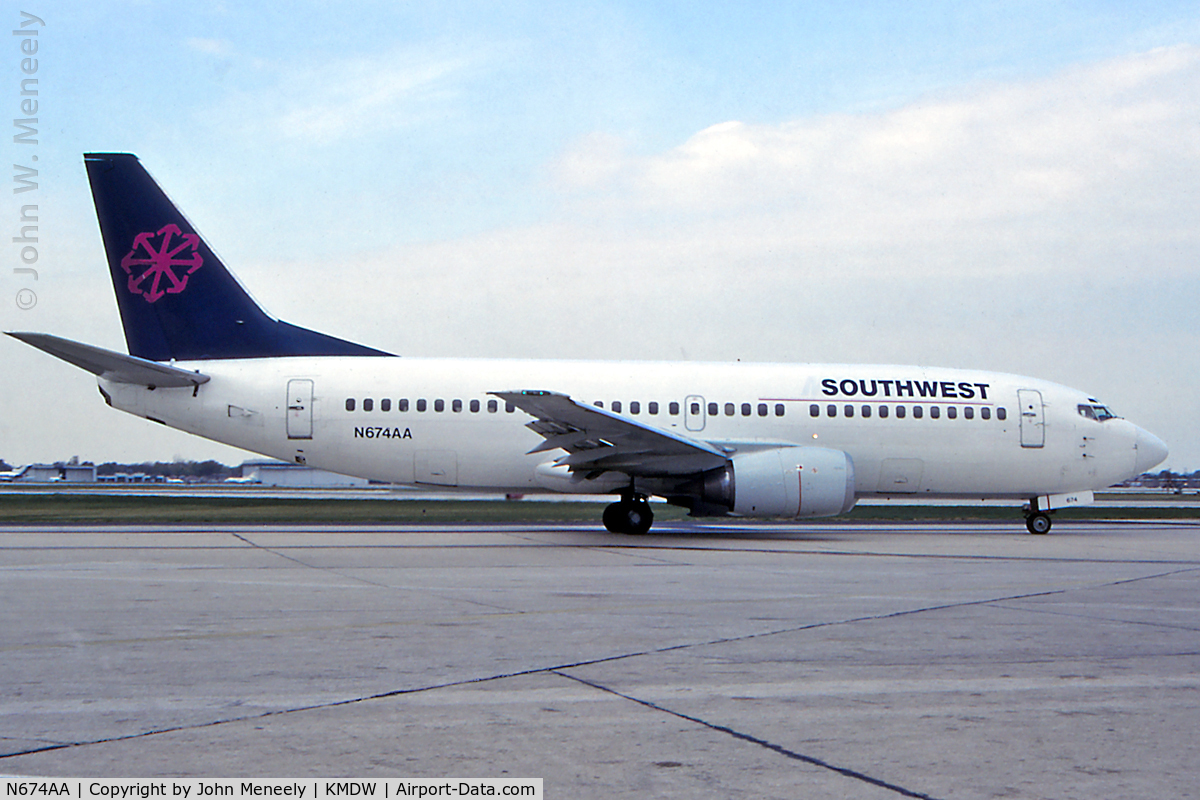 N674AA, 1985 Boeing 737-3A4 C/N 23252, Nov. 1994 - Southwest Airlines in basic Morris Air colors.