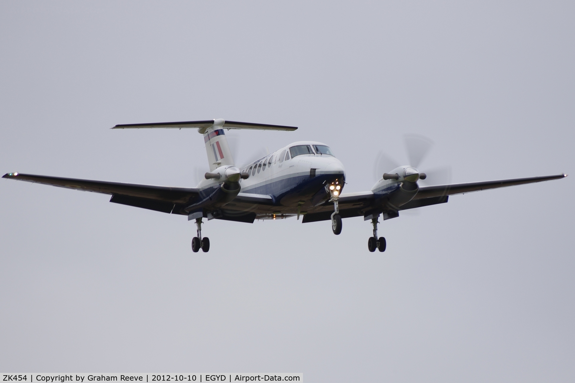 ZK454, 2003 Raytheon B200 King Air C/N BB-1835, On finals.