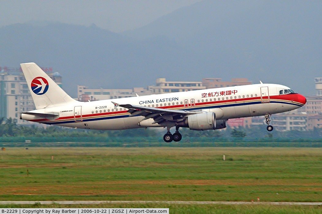 B-2229, 2002 Airbus A320-232 C/N 1911, Airbus A320-214 [1911] (China Eastern Airlines) Shenzhen-Baoan~B 22/10/2006