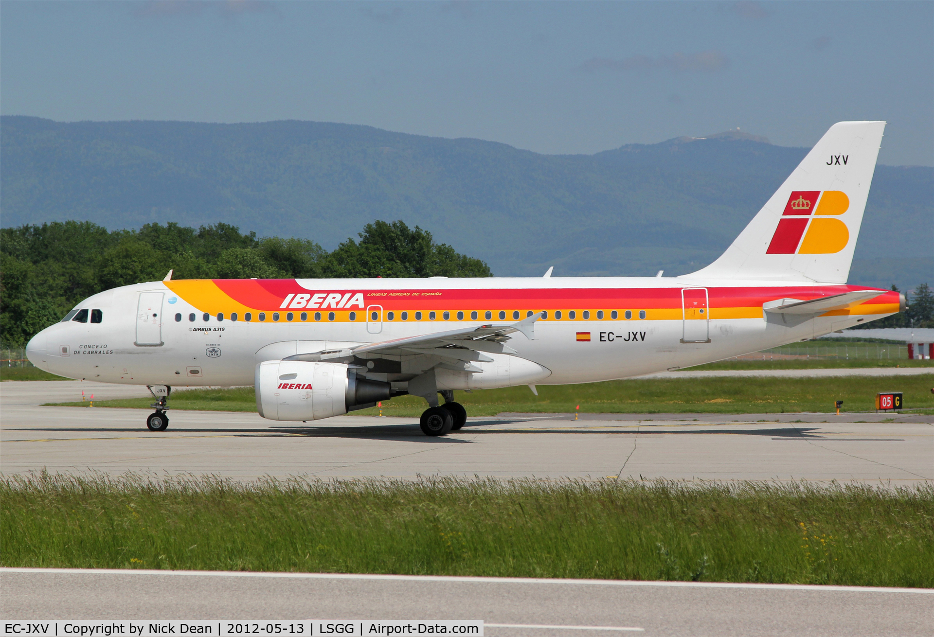 EC-JXV, 2006 Airbus A319-111 C/N 2897, LSGG/GVA EBACE 2012