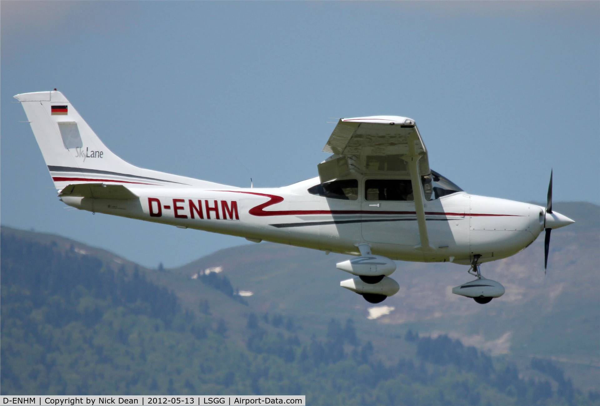 D-ENHM, 2002 Cessna 182T Skylane C/N 18281092, LSGG/GVA EBACE 2012