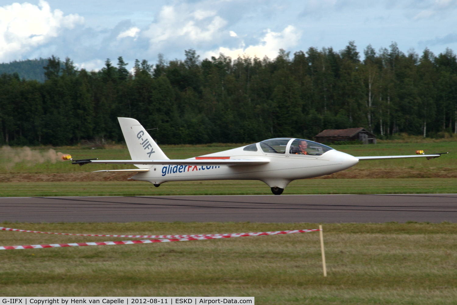 G-IIFX, 1998 Marganski MDM-1 Fox C/N 223, Guy Westgate landing his MDM-1 glider after a flight display at Dala-Järna airfield, Sweden,