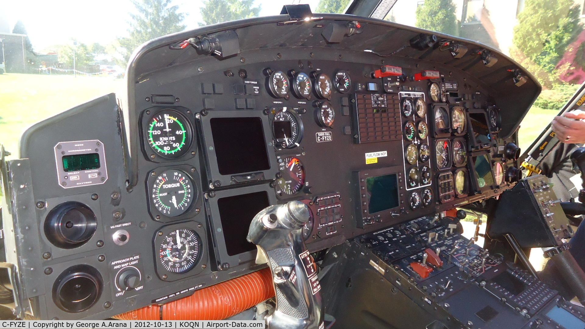 C-FYZE, 1996 Bell 412CF (CH-146) C/N 46402, Cockpit