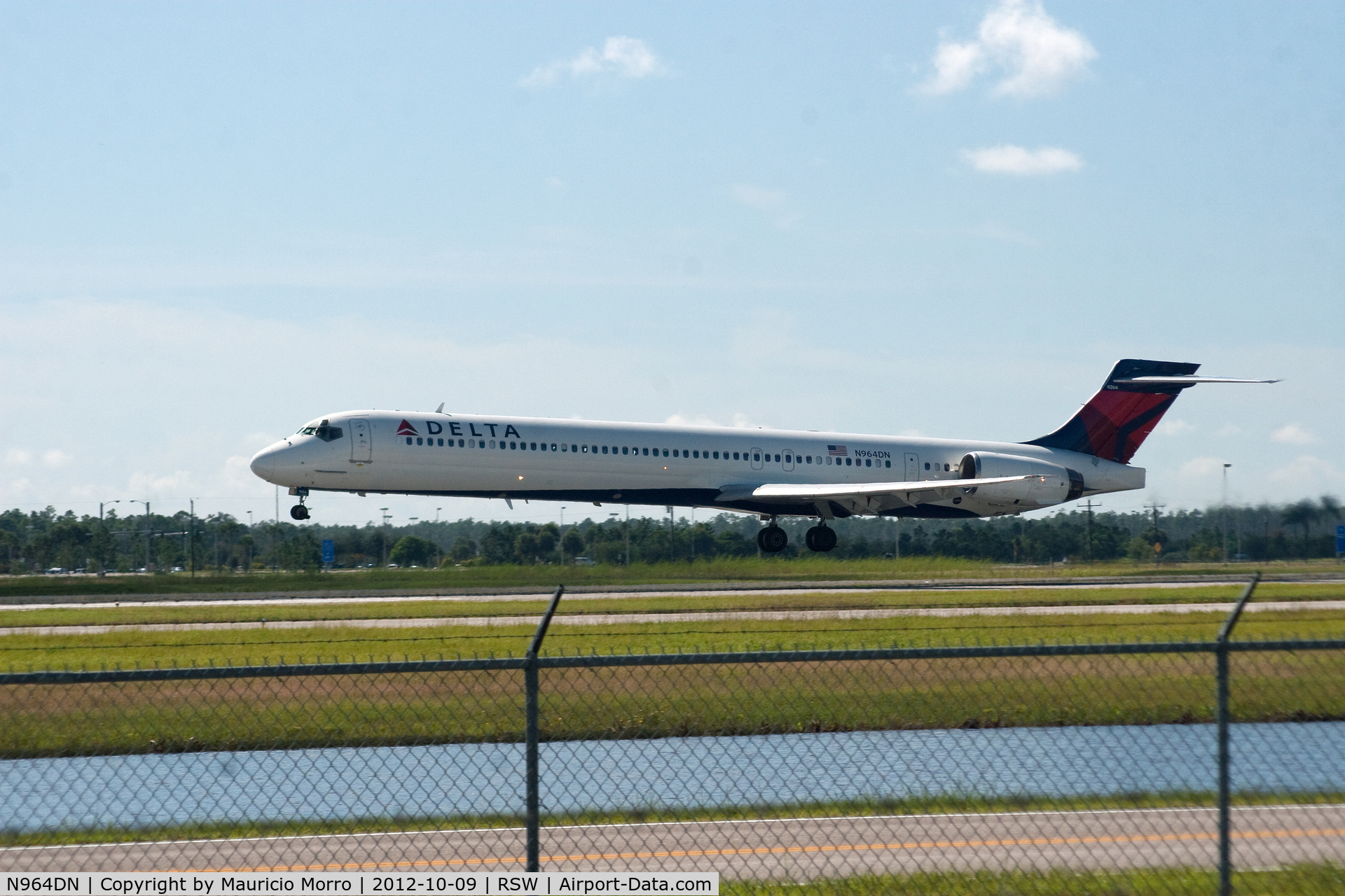 N964DN, McDonnell Douglas MD-90-30 C/N 60001, Arriving from Minneapolis