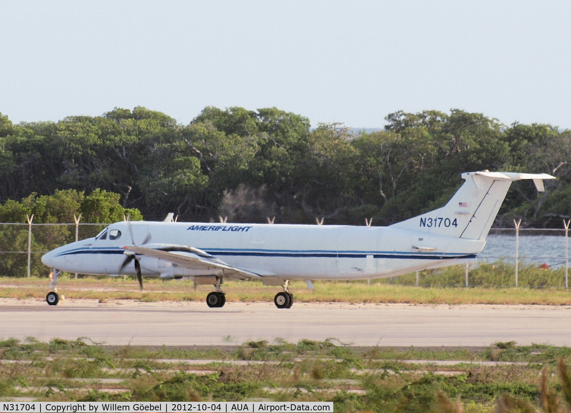 N31704, 1984 Beech 1900C C/N UB-12, Take off from Reina Beatrix Airport Aruba