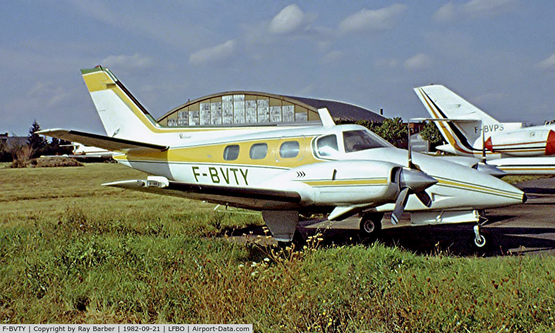 F-BVTY, 1974 Beech B-60 Duke C/N P-276, Beech B60 Duke [P-276] Toulouse-Blagnac~F 21/09/1982
