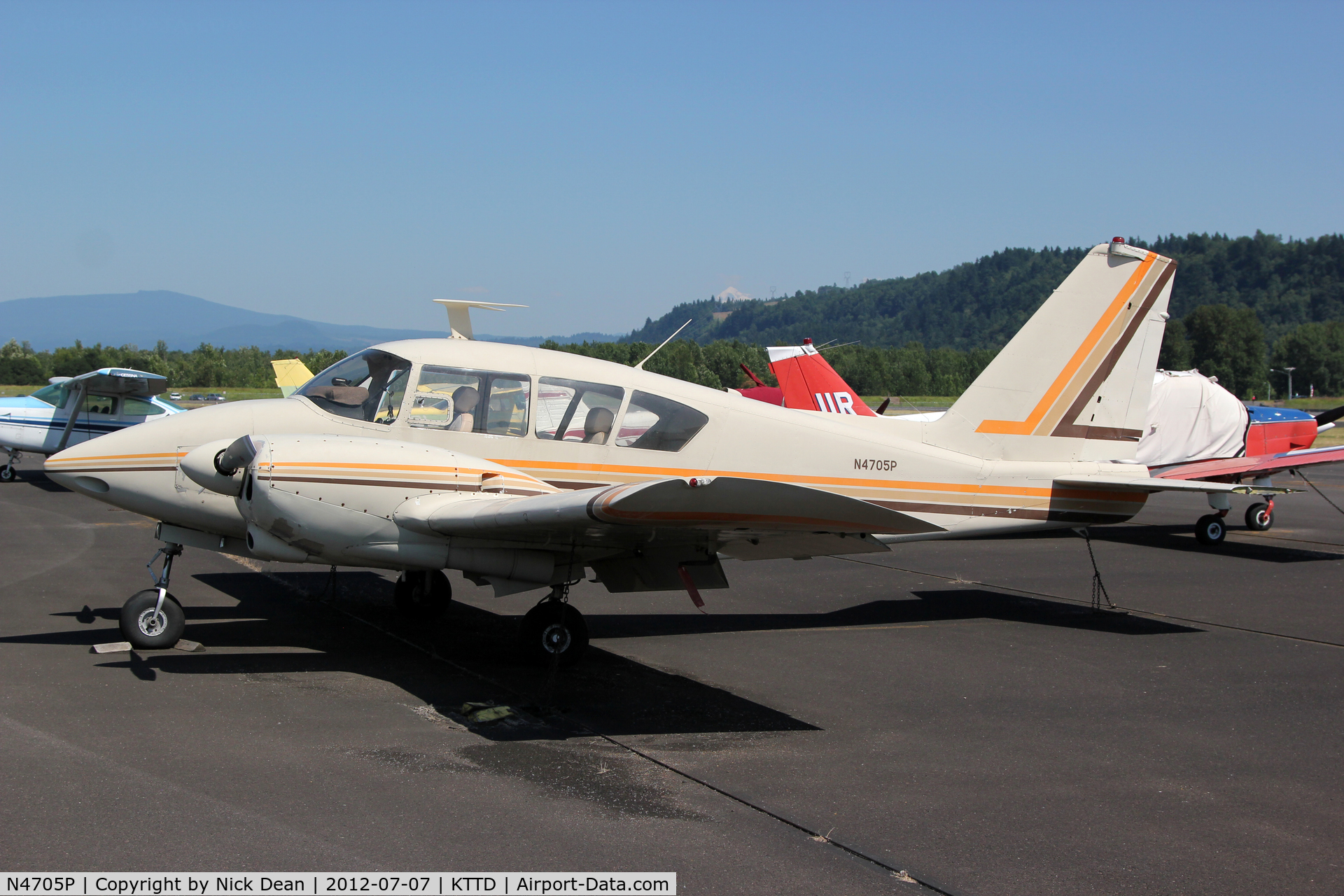 N4705P, 1960 Piper PA-23-250 C/N 27-233, KTTD/TTD