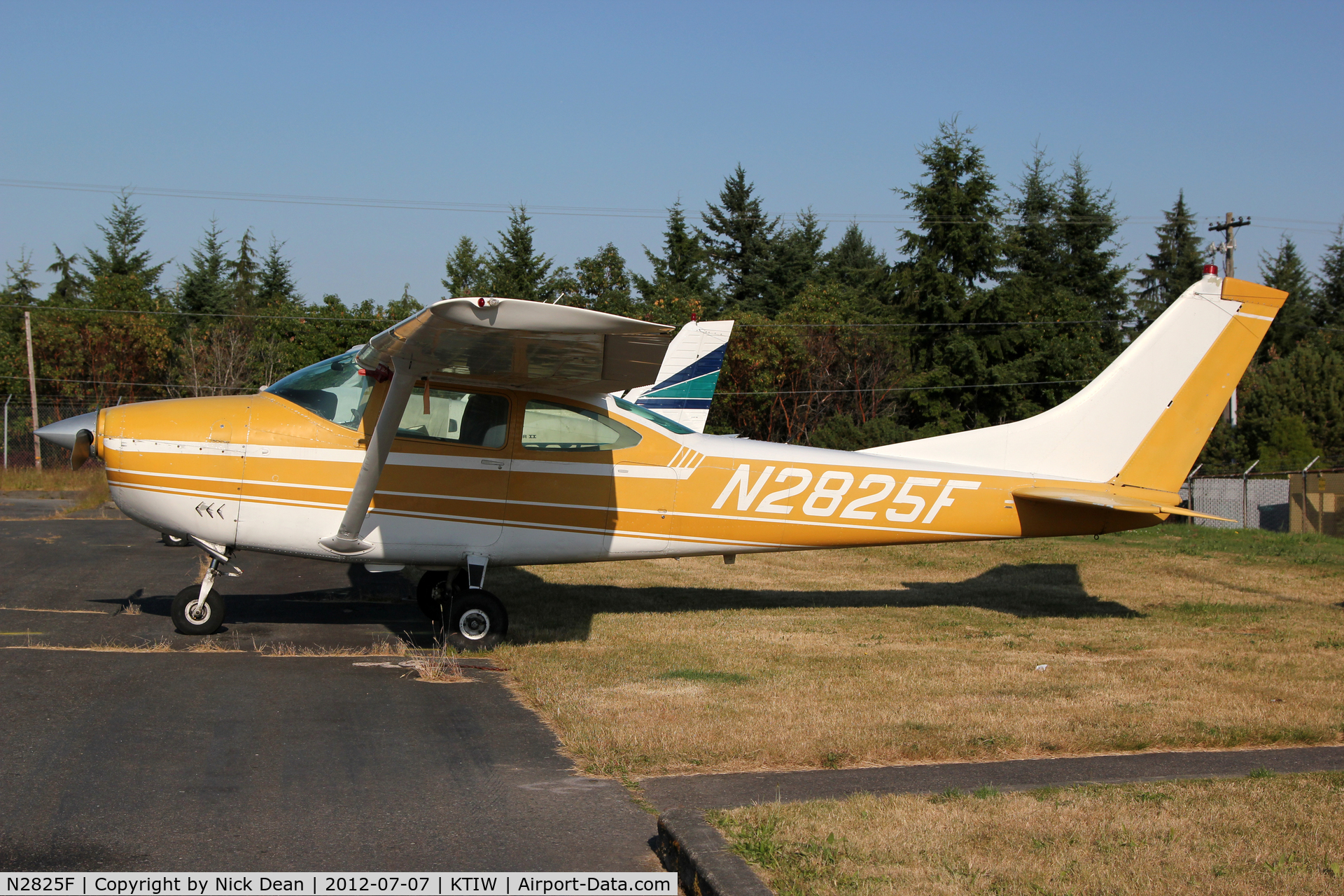 N2825F, 1966 Cessna 182J Skylane C/N 18256925, KTIW/TIW