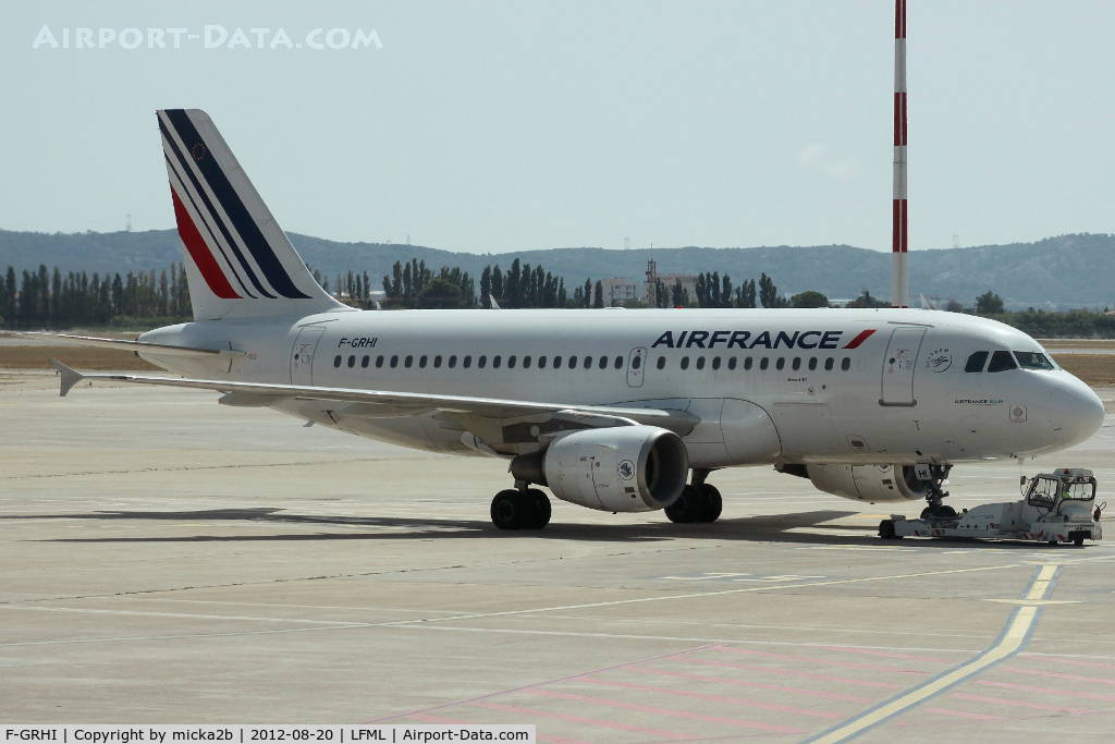 F-GRHI, 2000 Airbus A319-111 C/N 1169, Taxiing. Scrapped in november 2022.