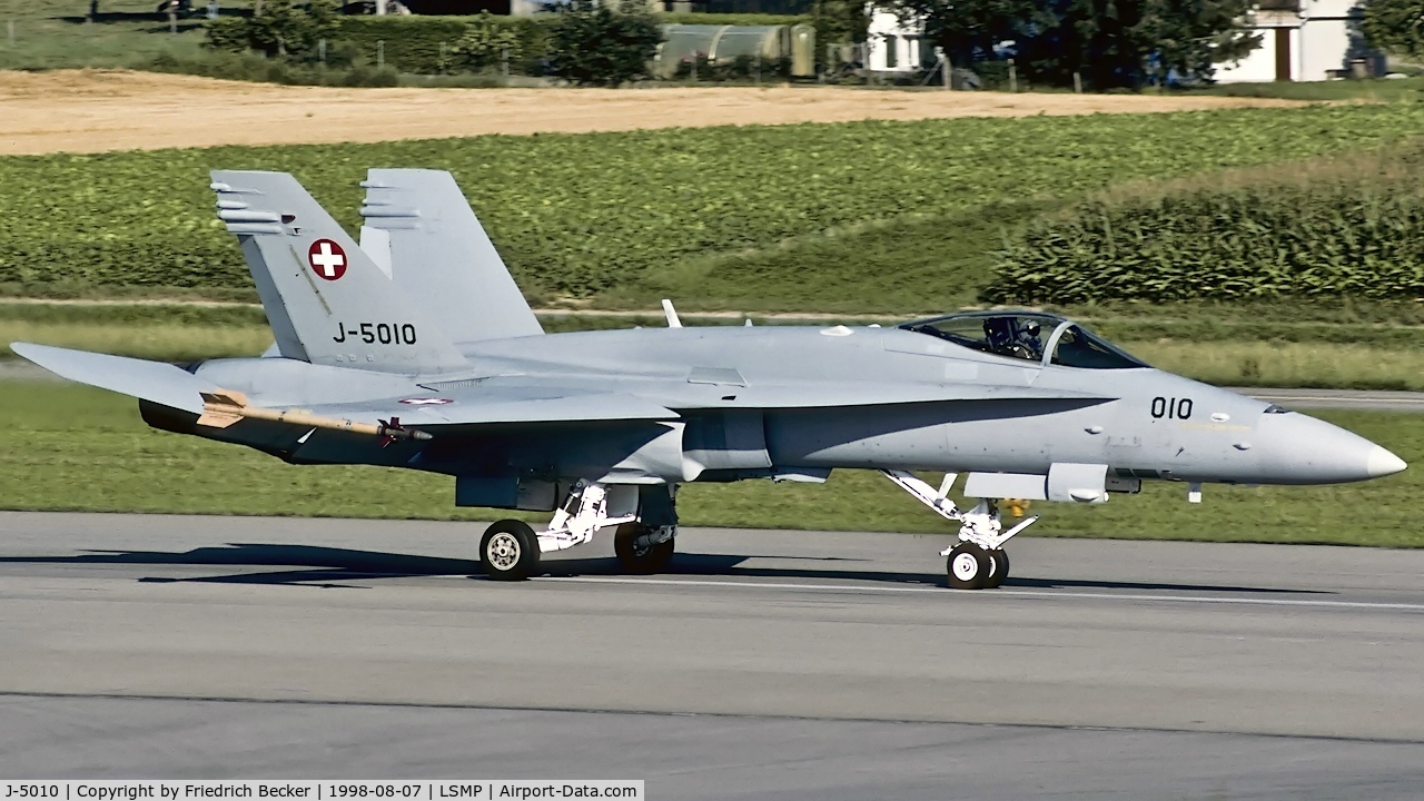 J-5010, McDonnell Douglas F/A-18C Hornet C/N 1345, departure from Payerne AB