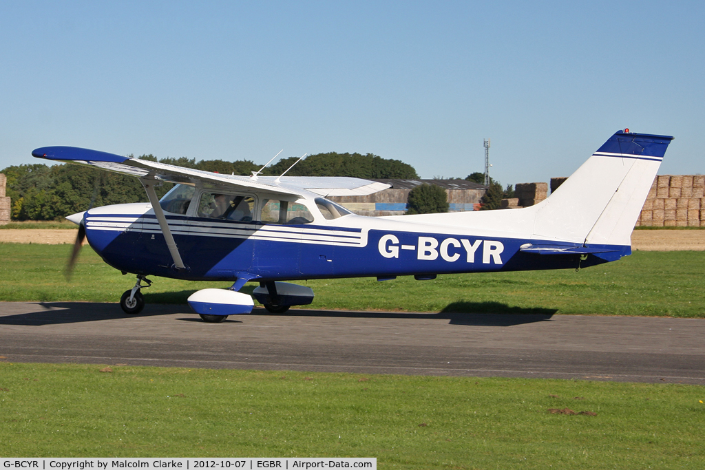 G-BCYR, 1975 Reims F172M Skyhawk Skyhawk C/N 1288, Reims F172M Skyhawk. Hibernation Fly-In, The Real Aeroplane Company, Breighton Airfield, October 2012.