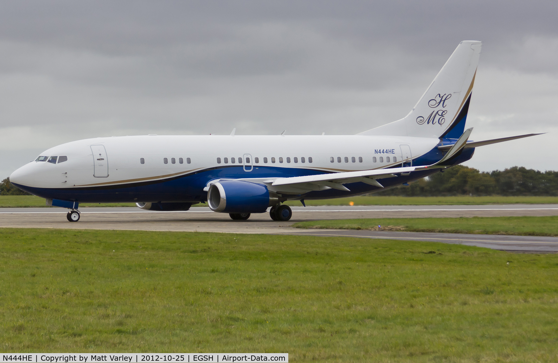 N444HE, 1987 Boeing 737-300 C/N 23800, Departing for stansted Airport.