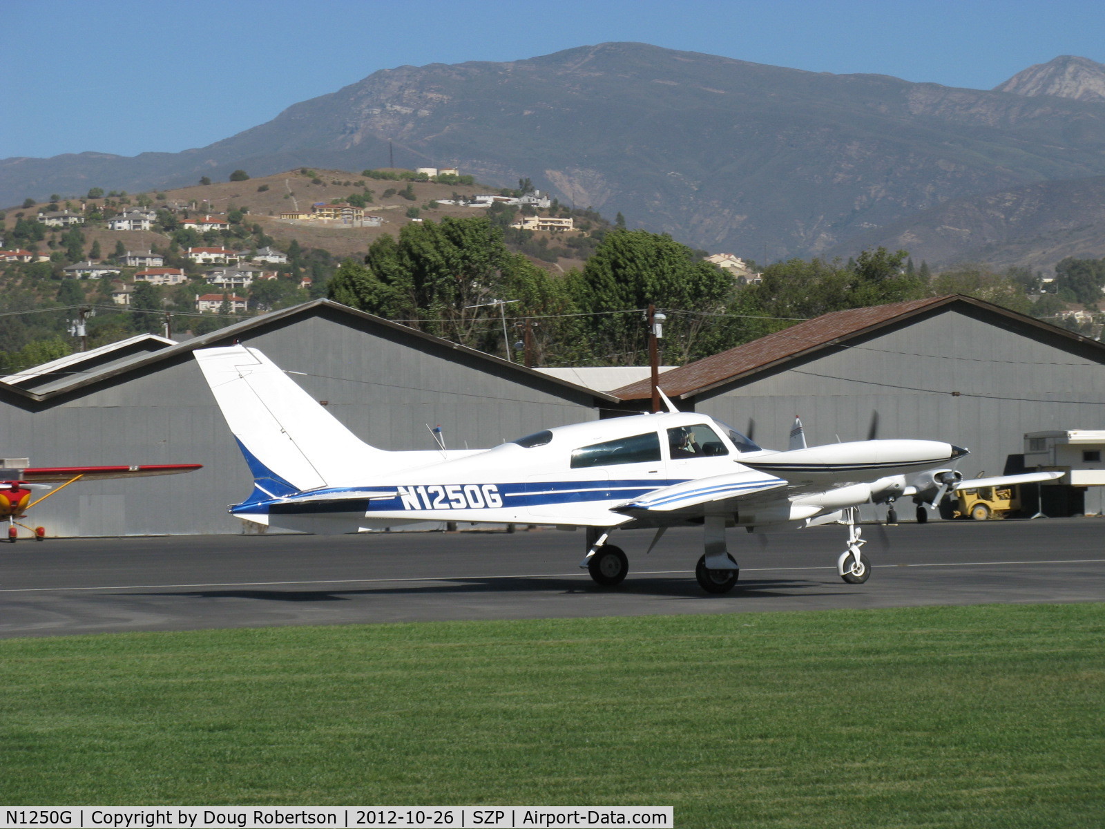 N1250G, 1974 Cessna 310Q C/N 310Q1101, 1974 Cessna 310Q, two Continental IO-470-VO 260 Hp each, takeoff roll Rwy 04