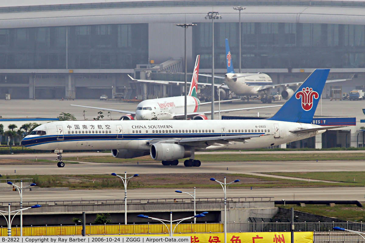 B-2822, 1992 Boeing 757-21B C/N 25884, Boeing 757-21B [25884] (China Southern Airlines) Guangzhou-Baiyun~B 24/10/2006