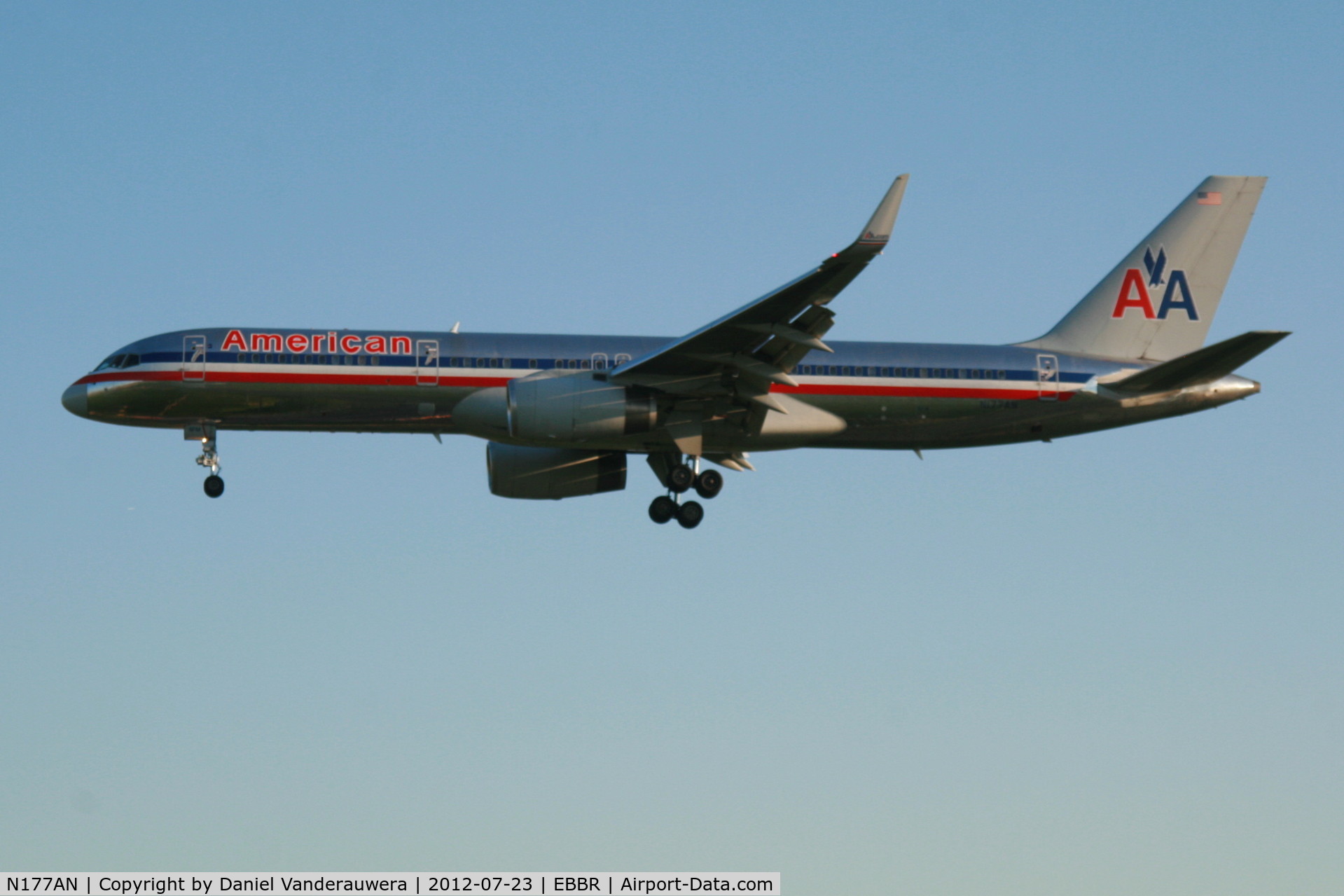 N177AN, 2002 Boeing 757-223 C/N 32396, Early arrival of flight AA172 to RWY 25L