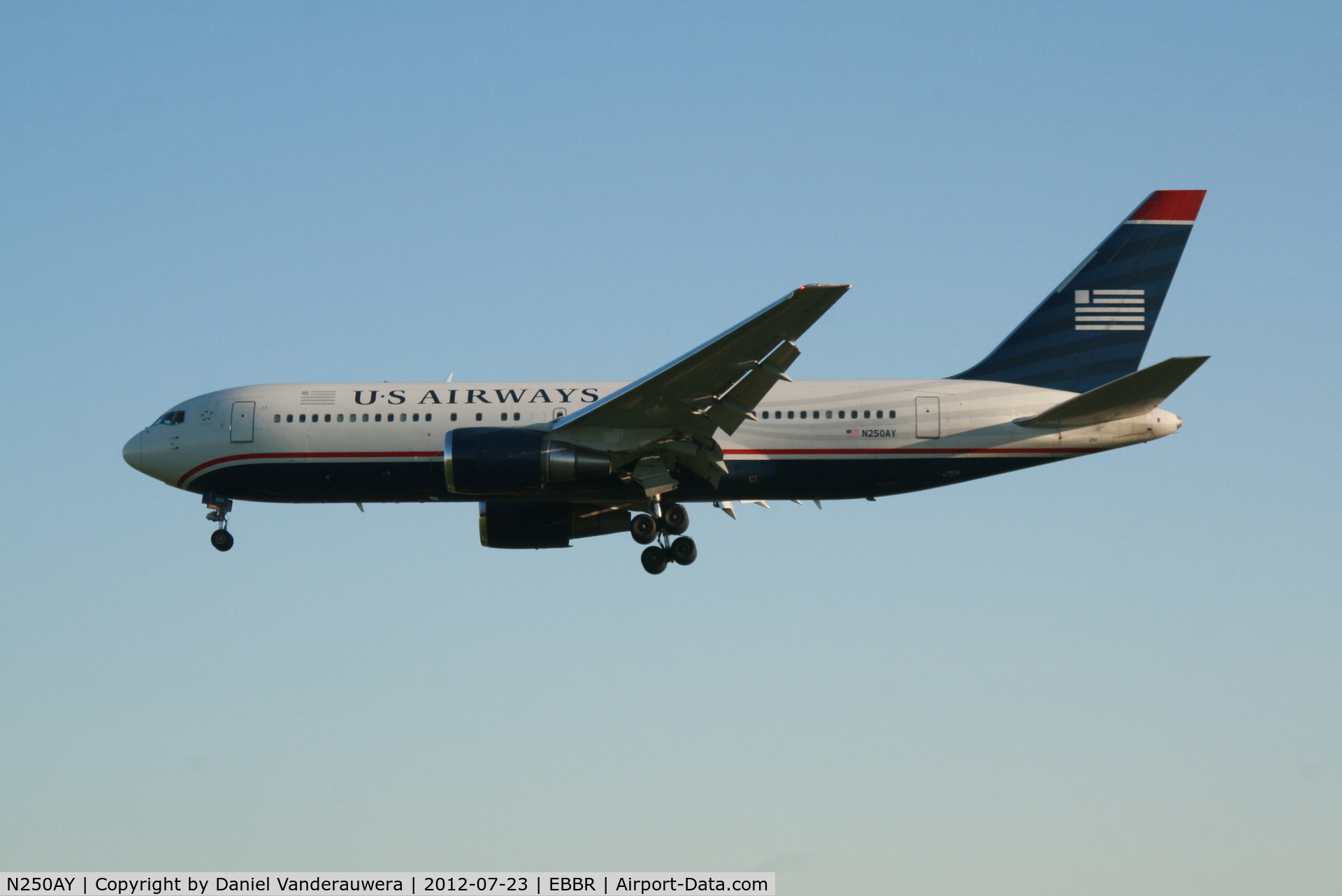 N250AY, 1988 Boeing 767-201 C/N 23902, Flight US750 is descending to RWY 25L