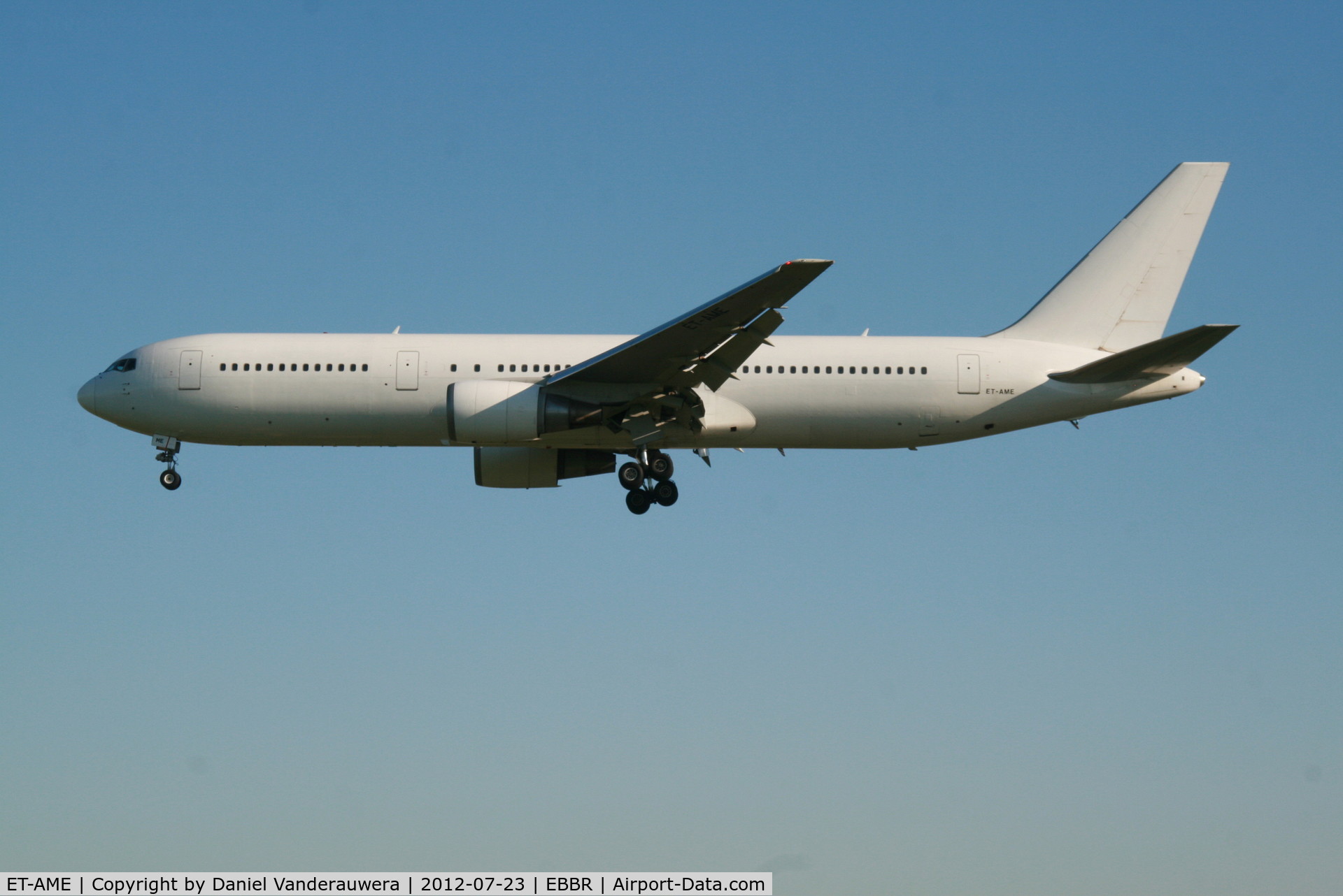 ET-AME, 1996 Boeing 767-306/ER C/N 27611, Flight ET708 is descending to RWY 25L