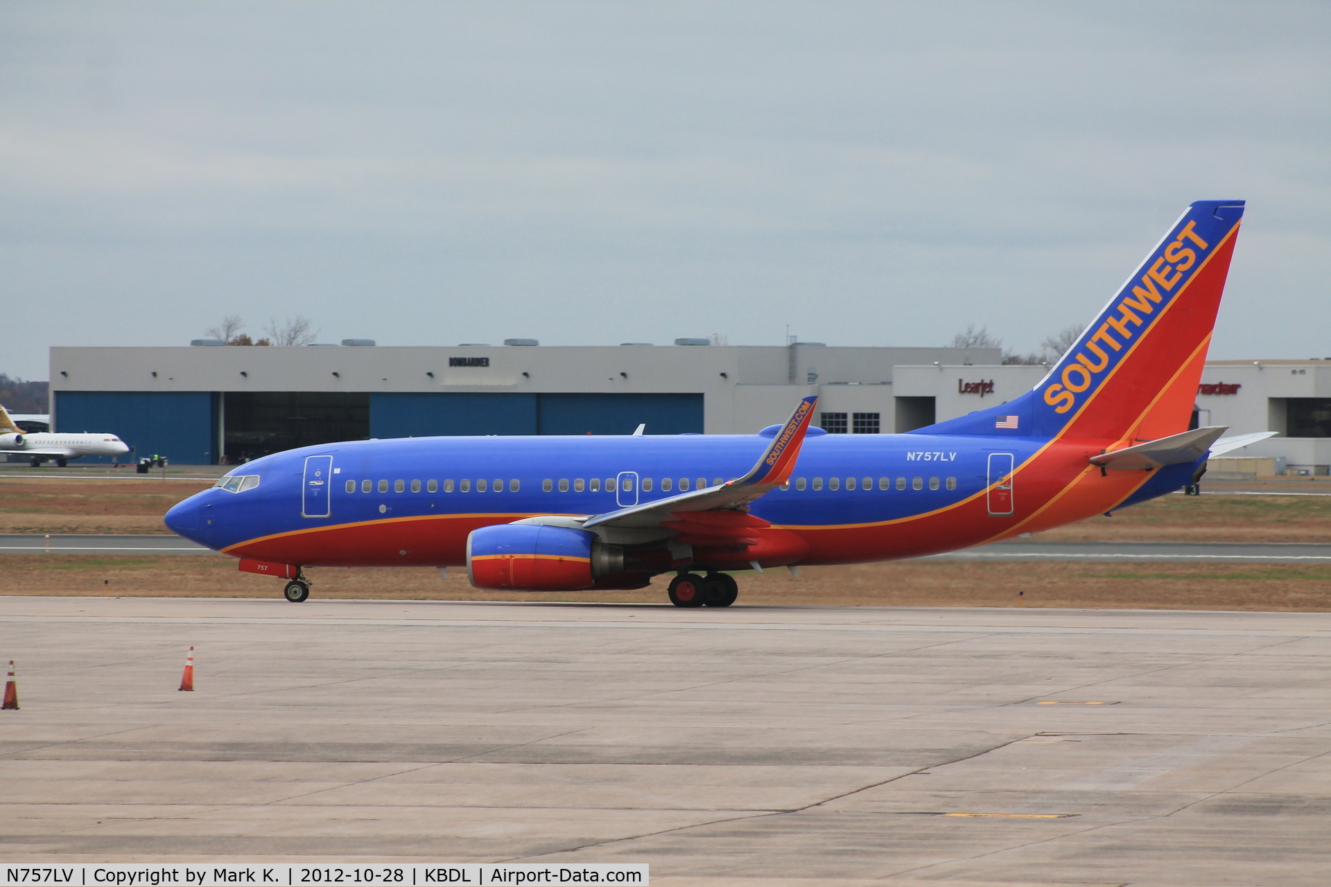 N757LV, 1999 Boeing 737-7H4 C/N 29850, Southwest 737-700 flight 313 taxiing to runway 6 for a flight to Baltimore/Washington Int'l.