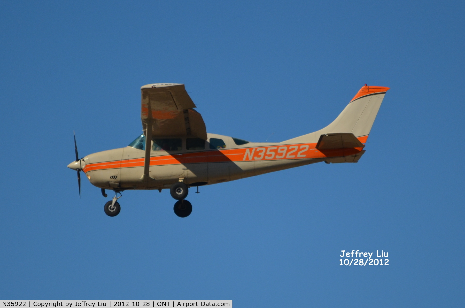 N35922, 1975 Cessna TU206F Turbo Stationair C/N U20602801, About landing at Ontario Airport, CA
