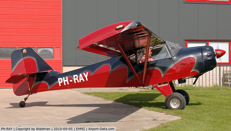 PH-RAY, Denney Kitfox Classic IV C/N 1411, PH-RAY in front of hangar