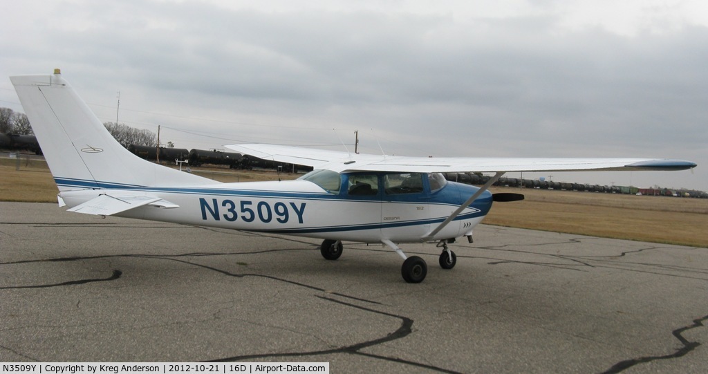 N3509Y, 1962 Cessna 182E Skylane C/N 18254409, Cessna 182E Skylane on the ramp in Perham, MN.