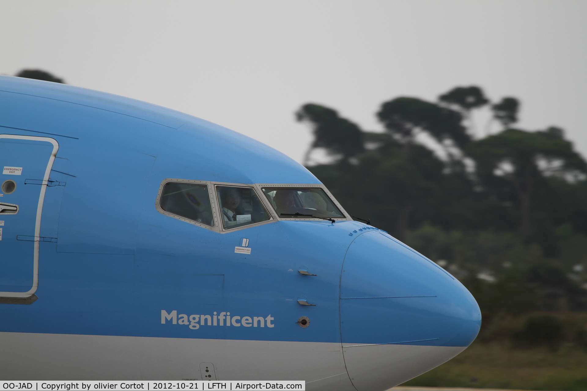 OO-JAD, 2011 Boeing 737-8K5 C/N 39093, A smiling crew is a plus !