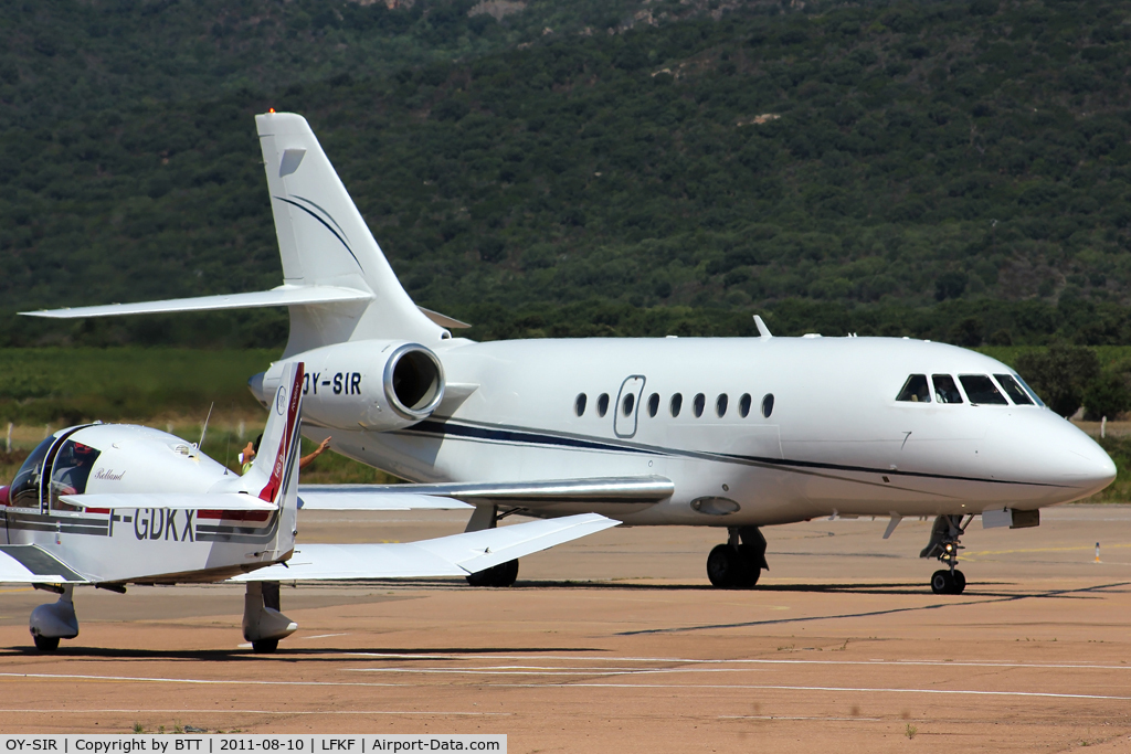 OY-SIR, 2001 Dassault Falcon 2000 C/N 173, Taxiing