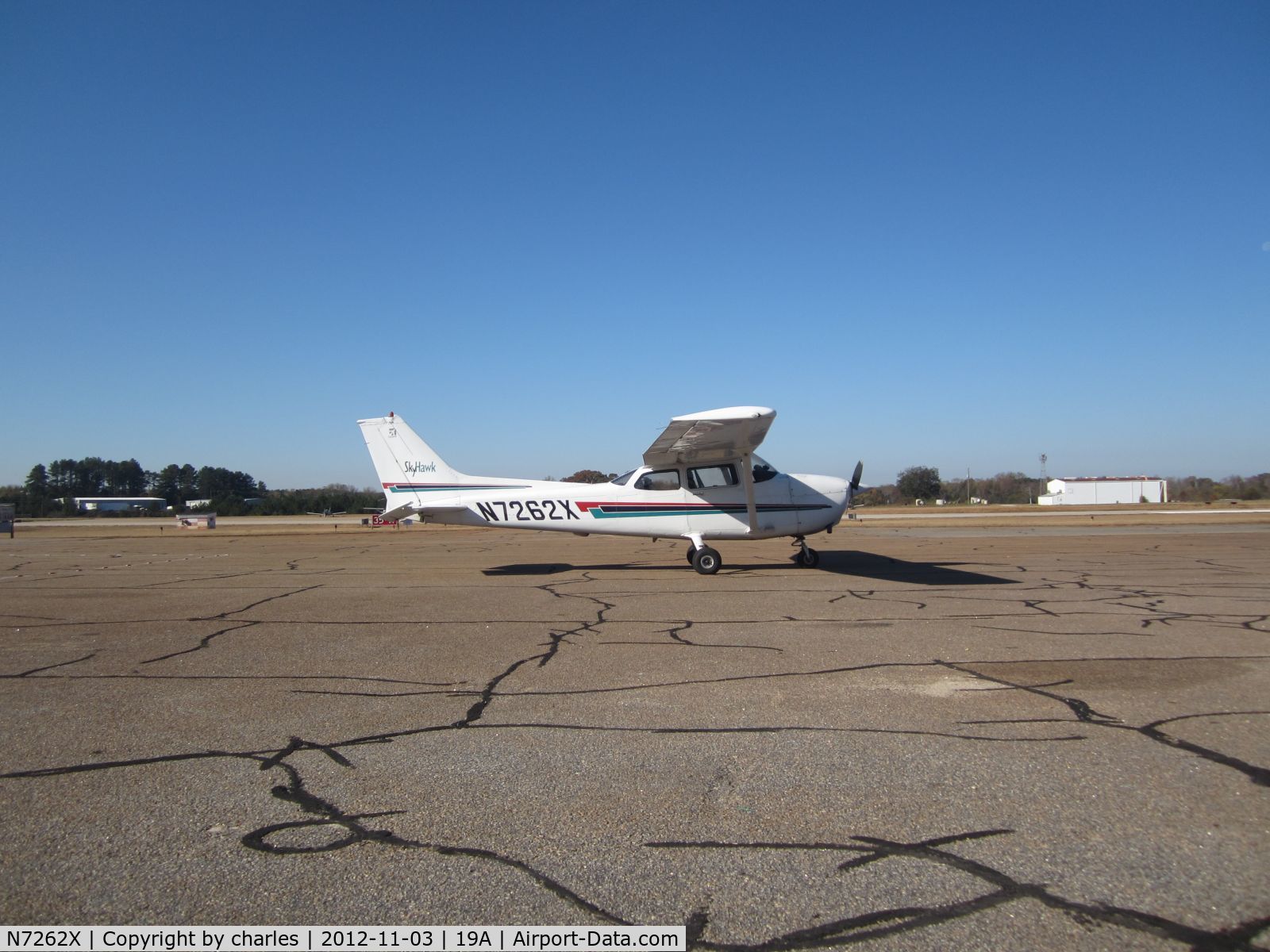 N7262X, Cessna 172R C/N 17280993, On ground.