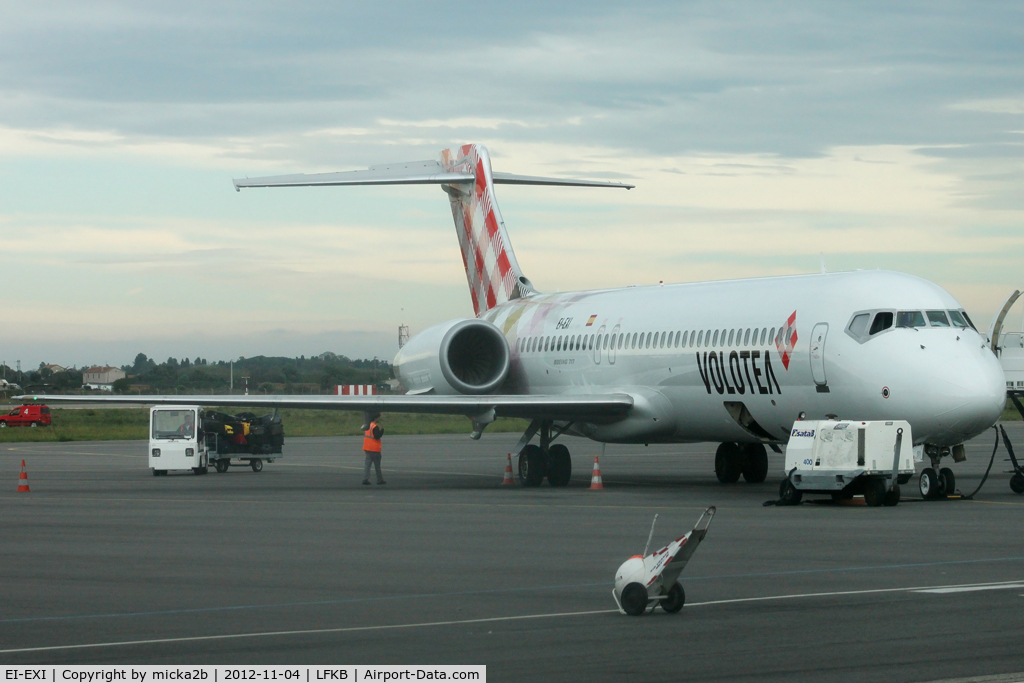 EI-EXI, 2003 Boeing 717-2BL C/N 55174, Parked