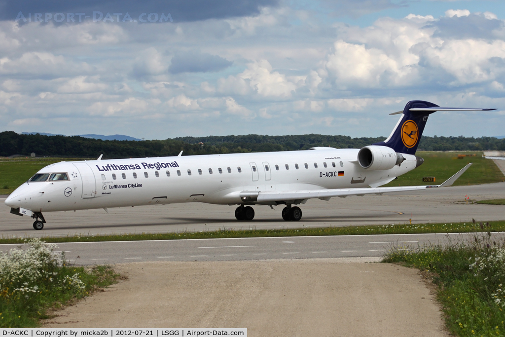 D-ACKC, 2006 Bombardier CRJ-900LR (CL-600-2D24) C/N 15078, Taxiing