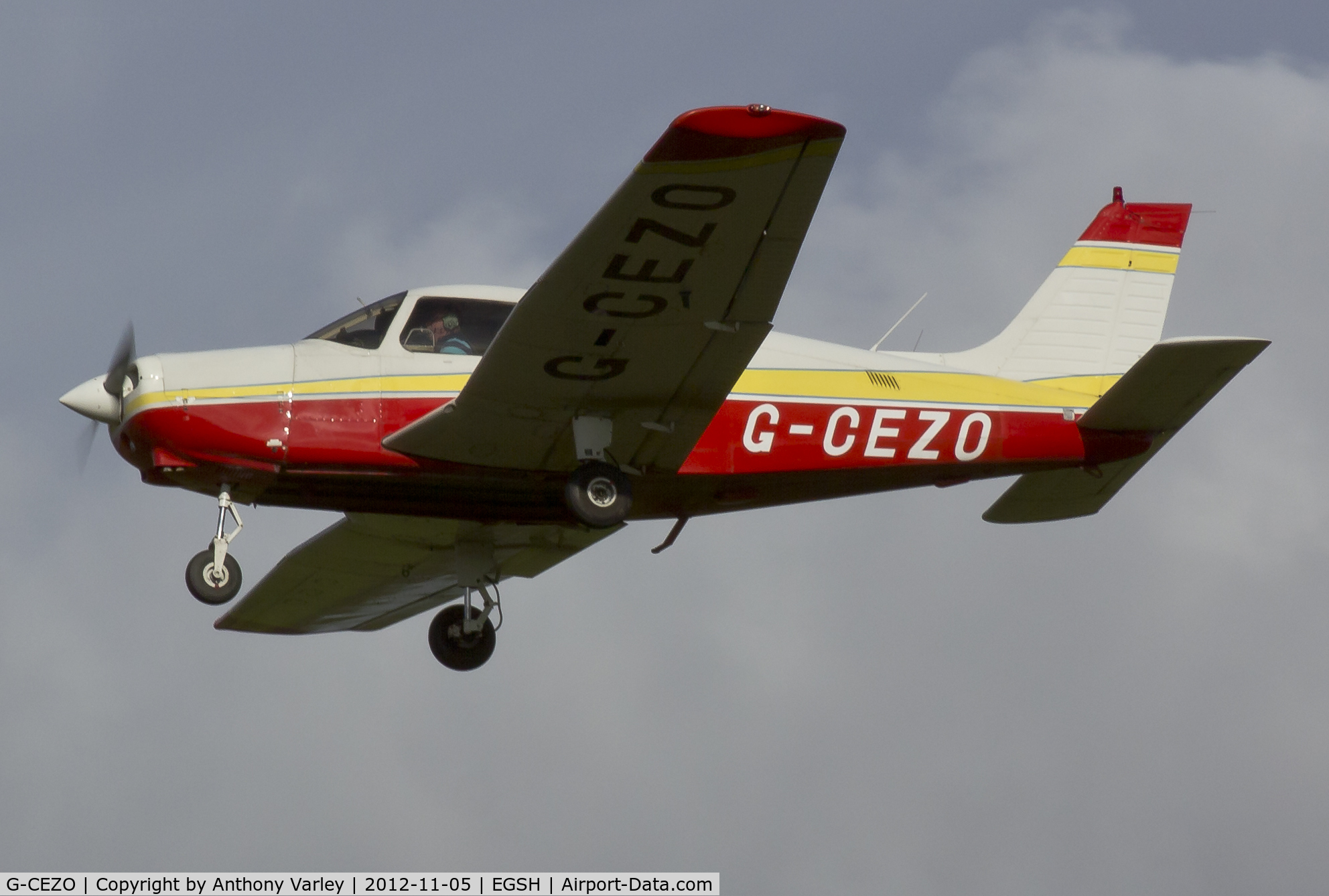 G-CEZO, 1989 Piper PA-28-161 Cadet C/N 28-41226, Arriving at EGSH