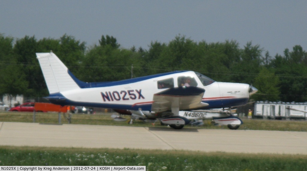 N1025X, 1975 Piper PA-28-140 Cherokee C/N 28-7525261, EAA AirVenture 2012