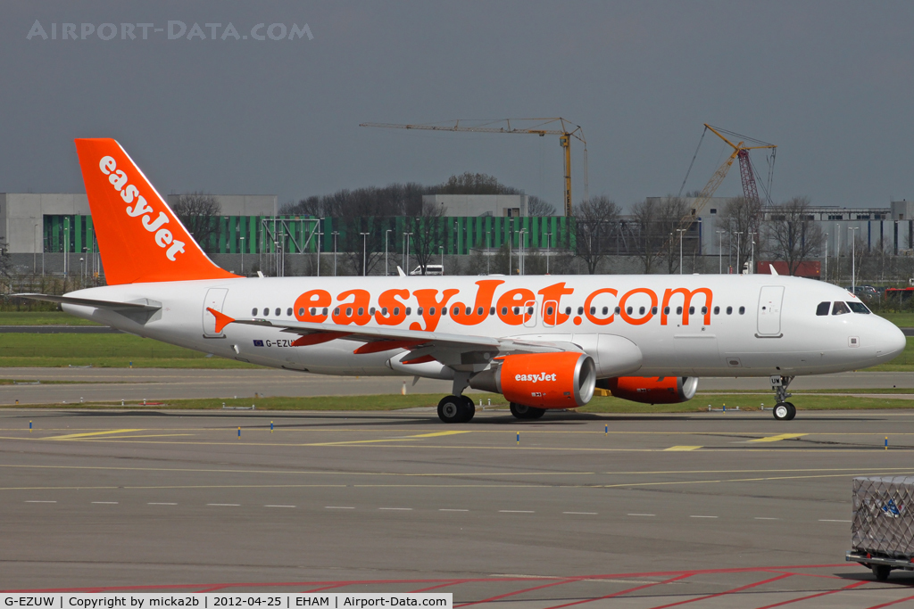 G-EZUW, 2012 Airbus A320-214 C/N 5116, Taxiing