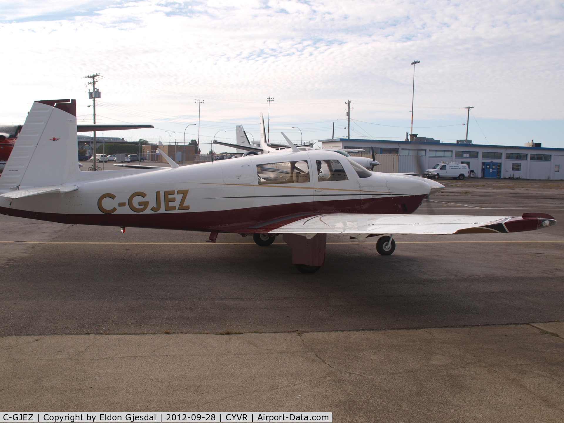 C-GJEZ, 1977 Mooney M20J 201 C/N 24-0129, leaving CYVR for CZVL