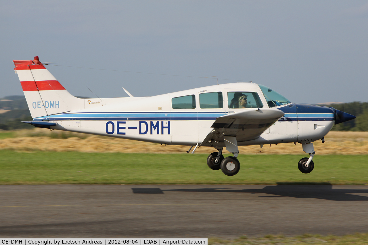 OE-DMH, Beech C23 Sundowner 180 Sundowner 180 C/N M 1549, Landing at LOAB Airfield