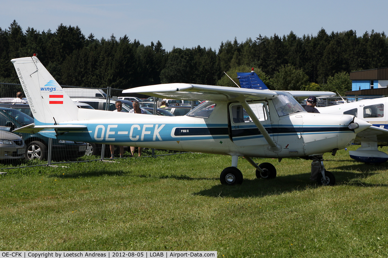 OE-CFK, Reims F152 C/N F15201760, wings of Linz